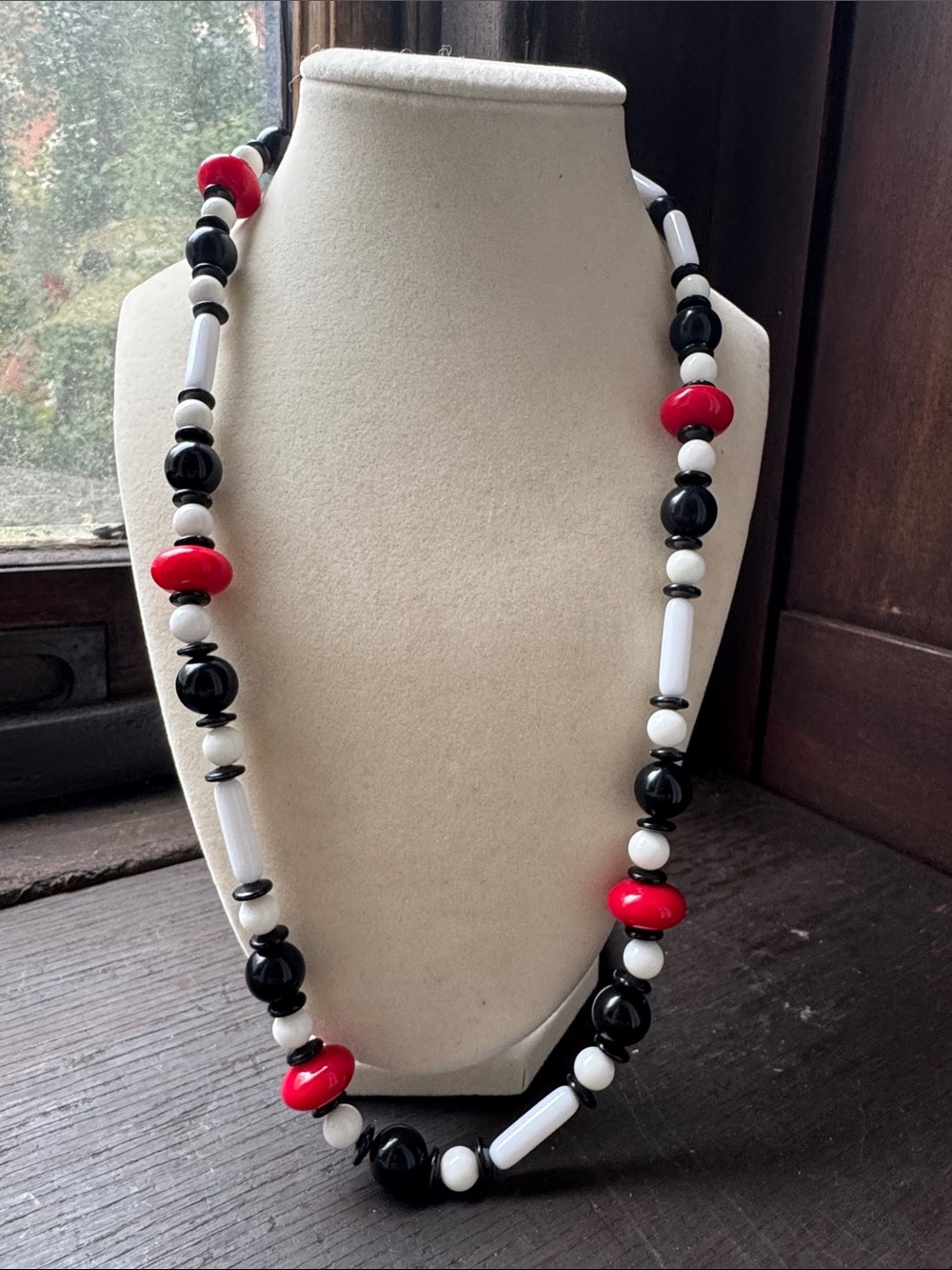 3/$30 Black, White & Red Beaded Long Necklace - Women's Jewelry 24’